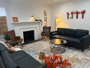 Main picture of 2533 W Euclid St