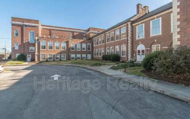 Main picture of 140 E Glenwood Ave