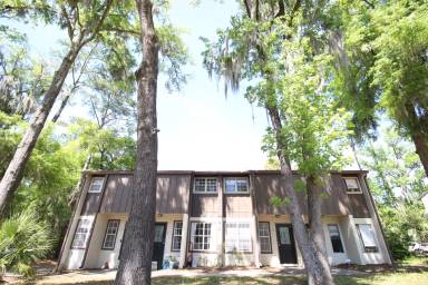 Main picture of 630 SW 10th Ln