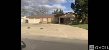 Main picture of 2214 N Fowler St