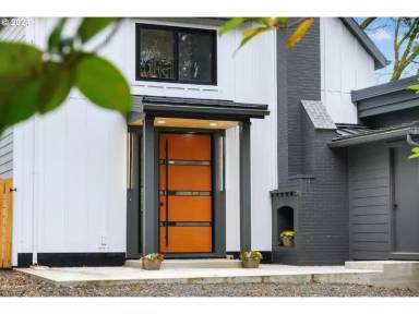 Main picture of 1403 SW Broadway Dr