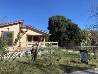 Main picture of 211 Spaatz St