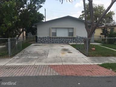 Main picture of 145 SW 5th Ct