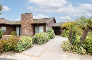 Main picture of 2975 Woodford Dr