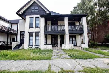 Main picture of 800 SE 2nd St