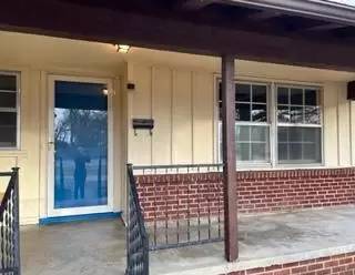 Main picture of 4305 S Yale Ave