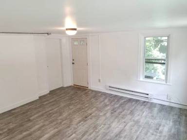 Main picture of 150 Budlong Rd