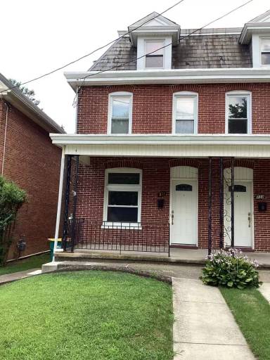 Main picture of 233 W 6th St