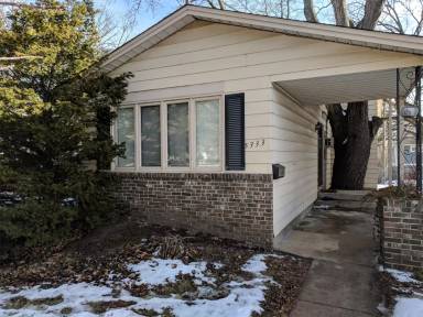 Main picture of 5333 Penn Ave S