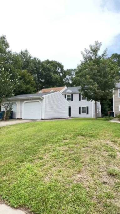 Main picture of 320 Bracken Pl