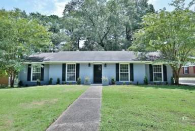 Main picture of 5530 Grumman Ave