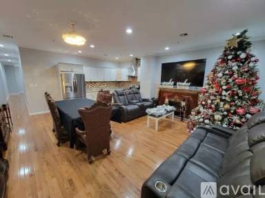 Main picture of 2025 Bergenline Ave