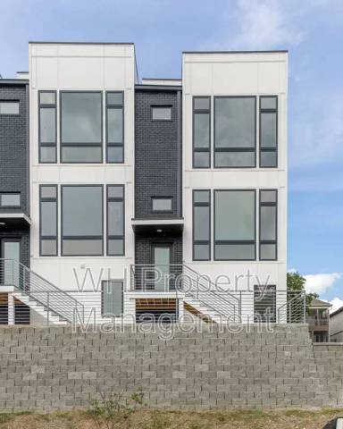 Main picture of 910 Youngs Ln