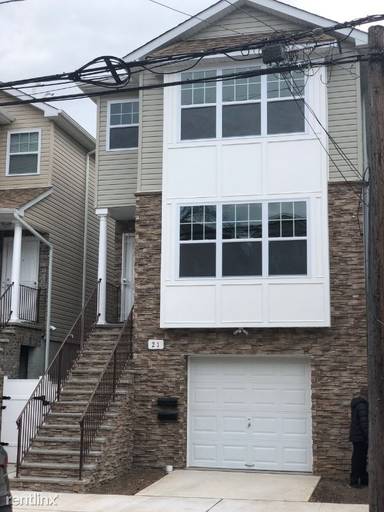 Main picture of 21 N 7th St