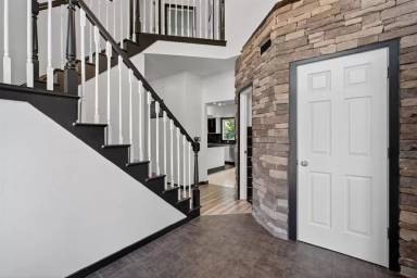 Main picture of 9425 Woodland Dr