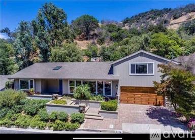 Main picture of 3352 Longridge Ave