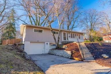 Main picture of 4609 Waukesha St