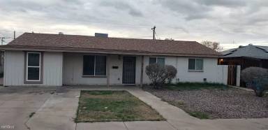 Main picture of 8608 W Edgemont Ave