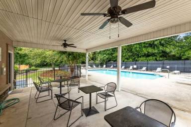 Main picture of 233 Hays Mill Rd