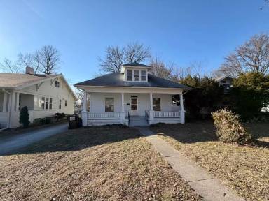 Main picture of 831 S Pickwick Ave
