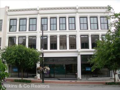 Main picture of 108 N Market St
