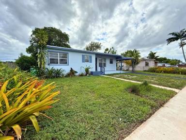 Main picture of 3520 NW 178th St