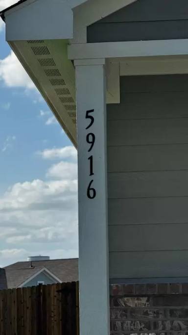 Main picture of 5916 Crystal Water Way