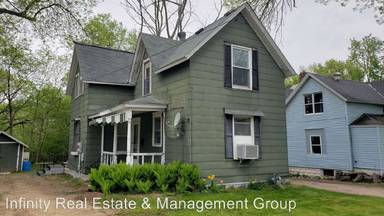 Main picture of 206 12th St SE