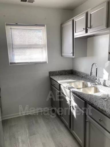 Main picture of 536 Ashlawn Dr