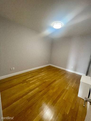 Main picture of 215 W 127th St