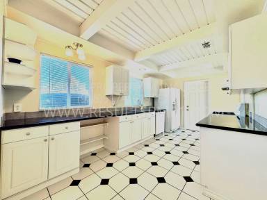 Main picture of 2328 Cortez Ln