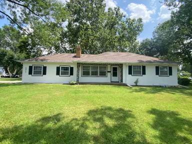 Main picture of 6017 N Howard Ave