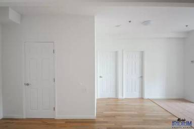 Main picture of 167 N Grove St