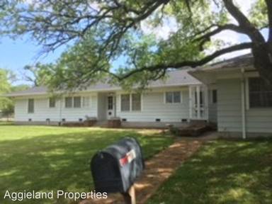 Main picture of 910 Winding Rd