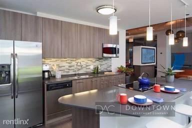 Main picture of 354 W Hubbard St