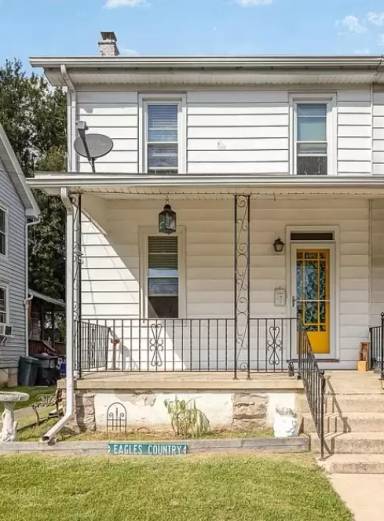 Main picture of 61 W Slokom Ave