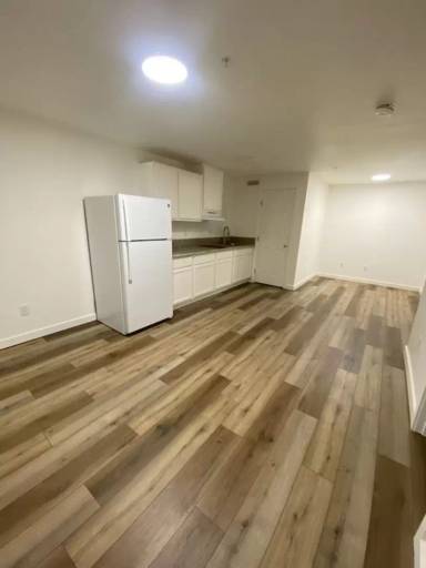Main picture of 345 E Oregon Ave Apartments