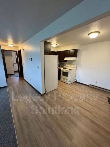 Main picture of 206 1st St