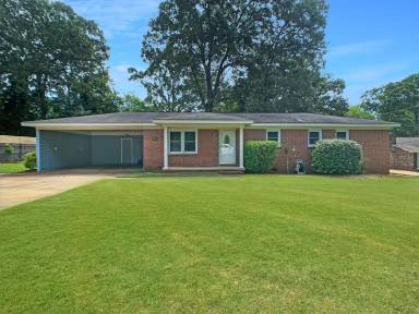 Main picture of 2701 Linda Dr