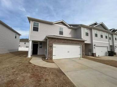 Main picture of 211 Maple Spring Trl