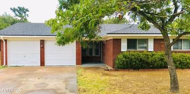 Main picture of 205 S Norma Dr