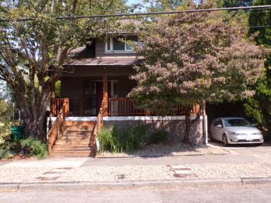 Main picture of 3711 SE Franklin St