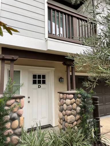 Main picture of 210 N Vine Ave