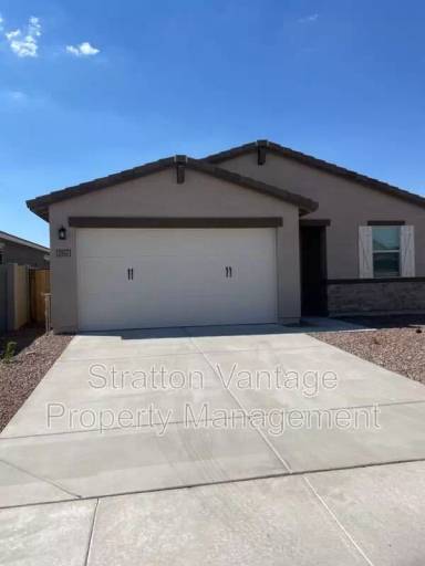 Main picture of 2942 E Kim Dr