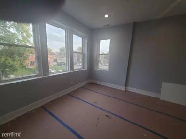Main picture of 6752 S Champlain Ave