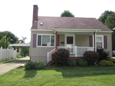 Main picture of 818 Lawrence Ave