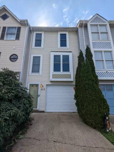 Main picture of 217 Hawthorne Dr