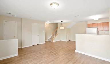 Main picture of 4973 Clarendon Ter