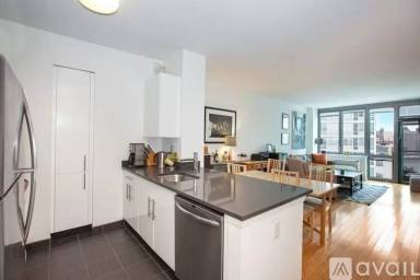 Main picture of 4620 Center Blvd