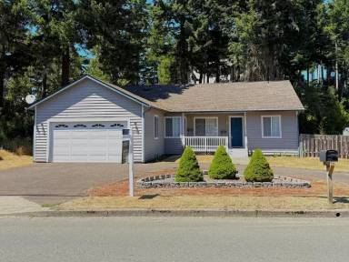Main picture of 1120 Lakeshore Dr